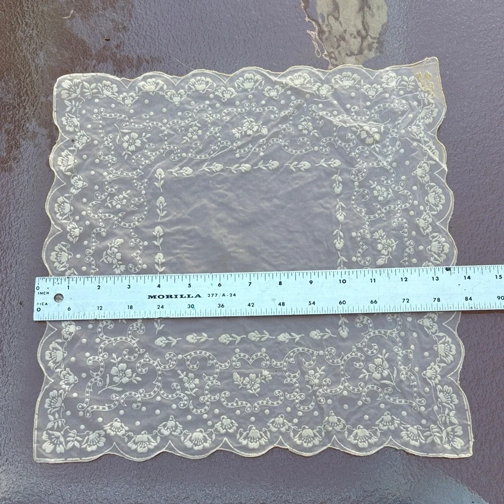 Vintage Lace Doilies Set